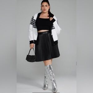 Fashion to Figure Black A-Line Skirt Faux Leather Pleated Skirt Size 1X